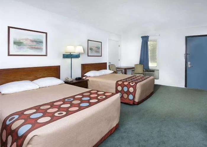 Super 8 By Wyndham Il Hotel