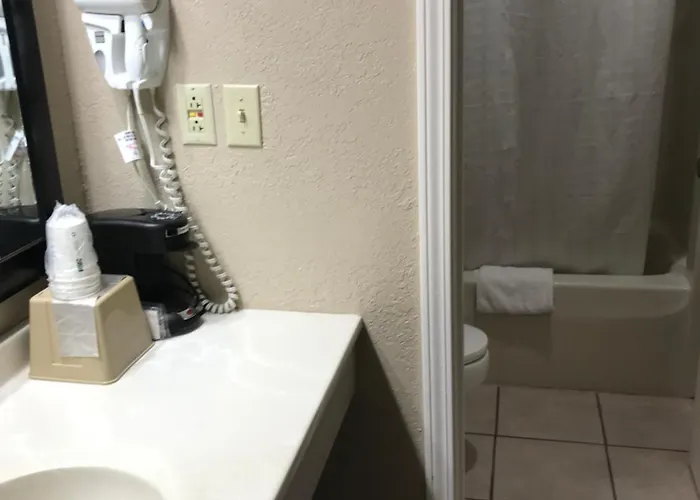 Super 8 By Wyndham Il Hotel 2*