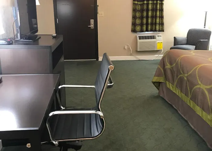Super 8 By Wyndham Il Hotel