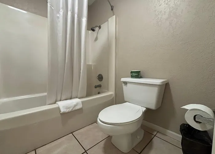 Hotel Super 8 By Wyndham Il 2*