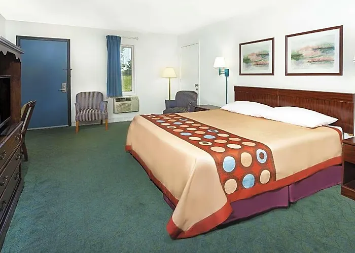 Super 8 By Wyndham Il Hotel 2*