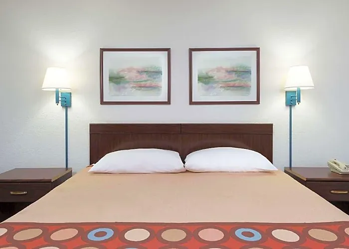 Super 8 By Wyndham Il Hotel