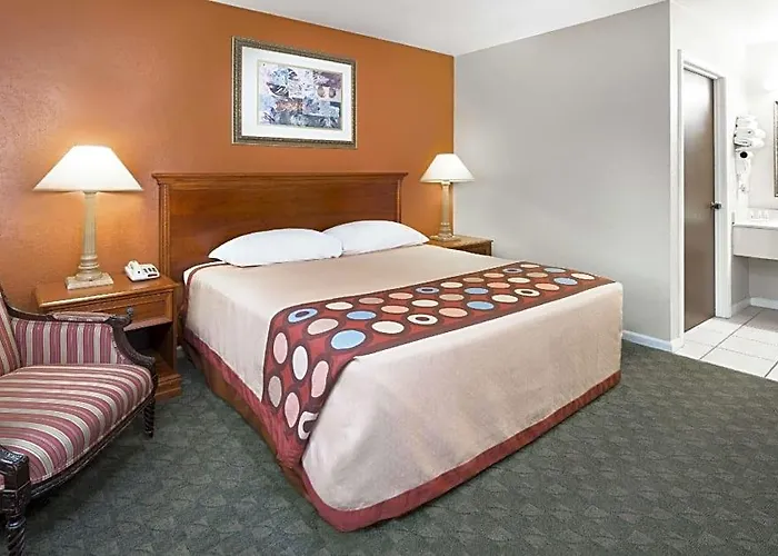 Super 8 By Wyndham Il Hotel 2*