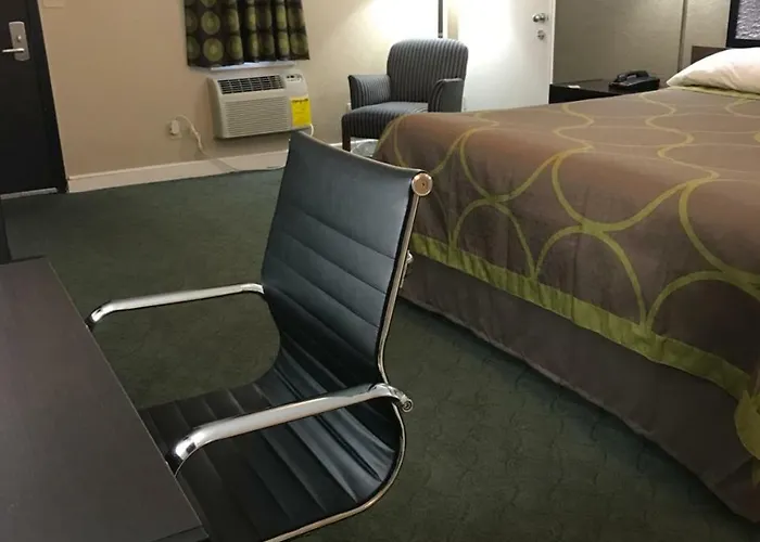 Super 8 By Wyndham Il Hotel 2*